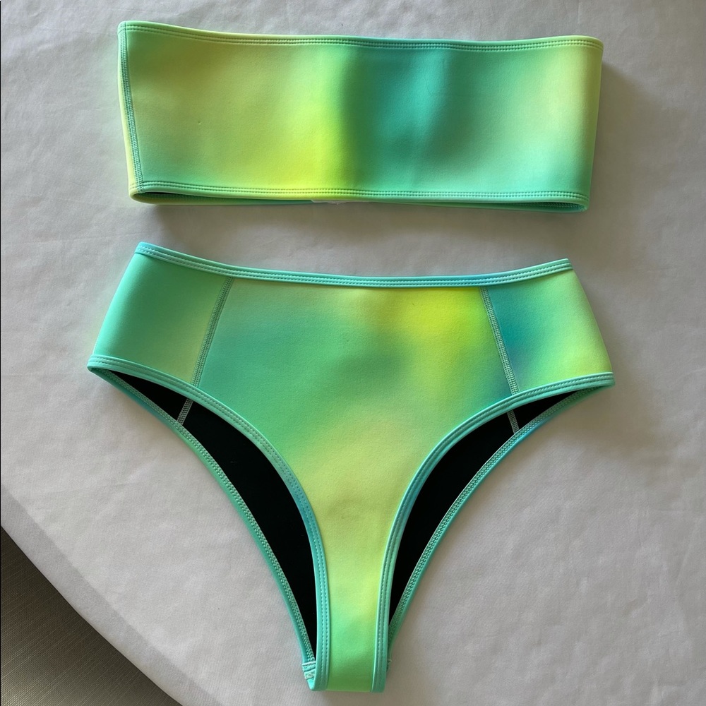 Brand new hoaka swimwear set